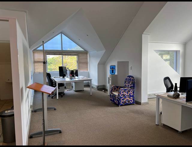 85M² OFFICE RENTED IN WESTLAKE